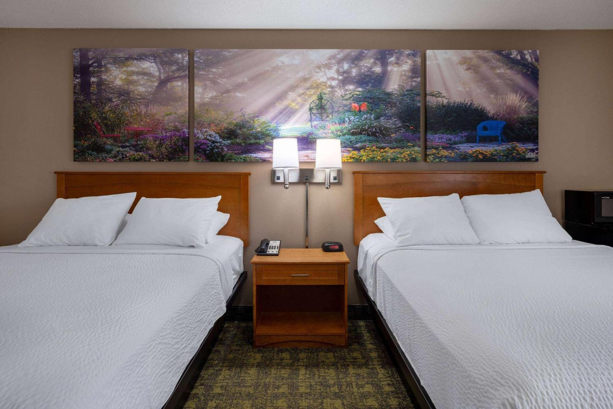 Hotel Days & By Wyndham